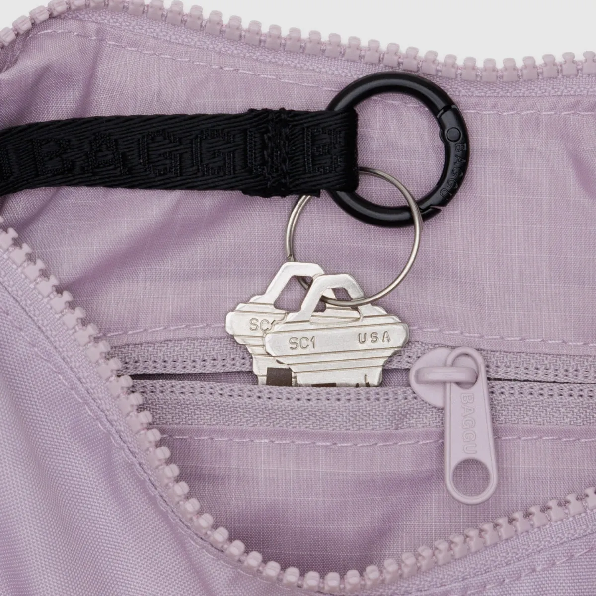 Baggu Small Nylon Crescent Bag in Dusty Pink