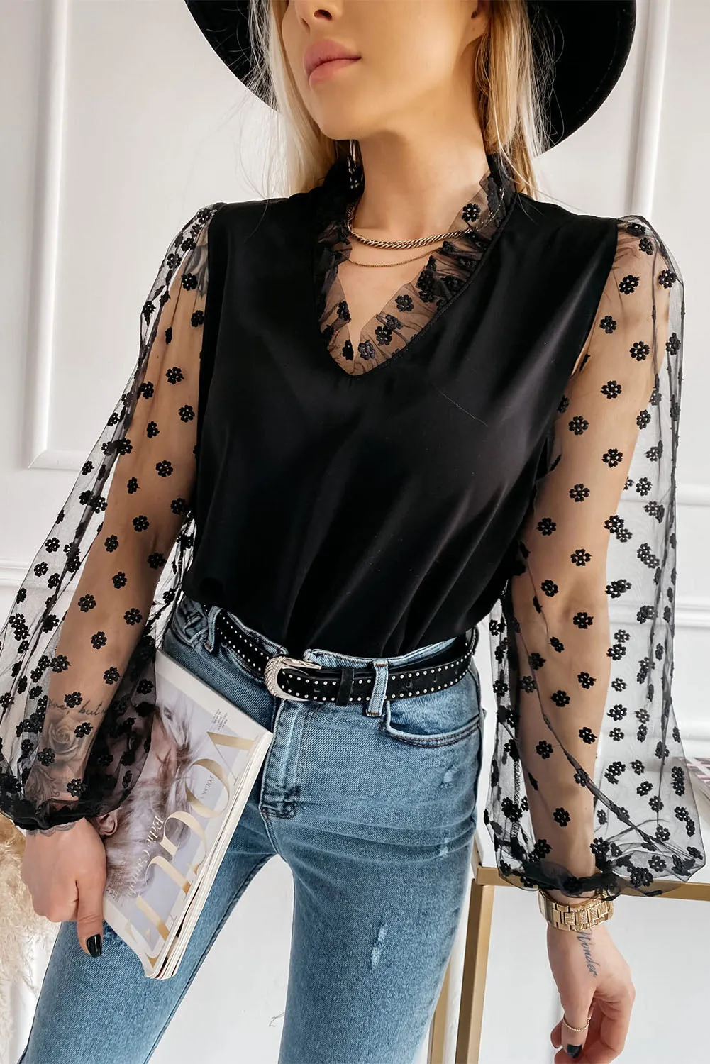Lace Contrast V Neck Puffy Sleeve Blouse